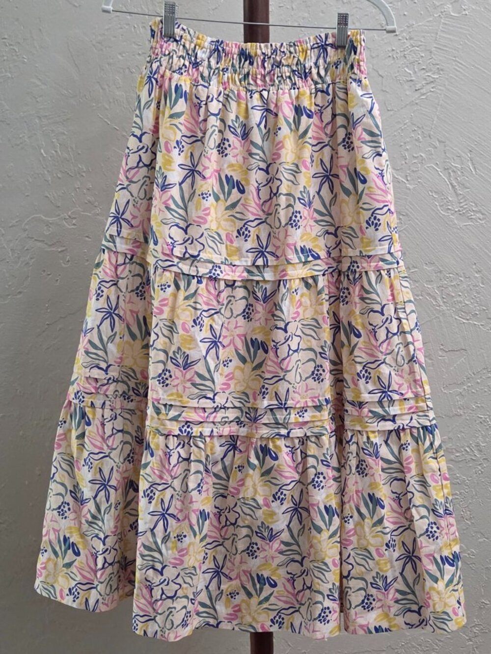 S21. Floral Tiered Smocked Waist Maxi Skirt‎